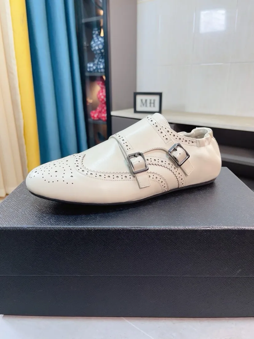 Men's shoes 💰560🌸🌸Men's shoes 💰prada/Prada New men's spliced ​​casual sports shoes. These sports shoes use exquisite stitching technology to outline a unique geometric texture, and contemporary lines and details reinterpret the classic sports style. The upper is made of ultra-official material, and the inner foot pad is made of cow leather. It is light and breathable, practical and versatile, and the outsole has a laser logo to create a comfortable wearing experience. Comes with full set of original packaging dust bag! Size: 38-44 (45 customized)